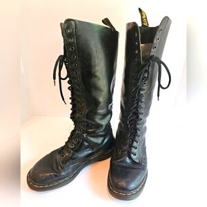 Vintage Original Made in London Dr. Martens 20 eyelet Bootsize 9